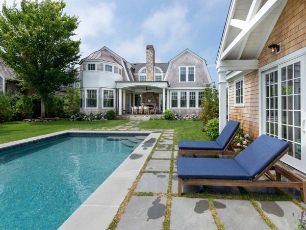 Cape Cod Home 994477