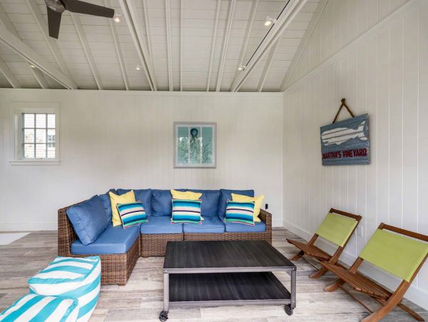 Cape Cod Home 994477