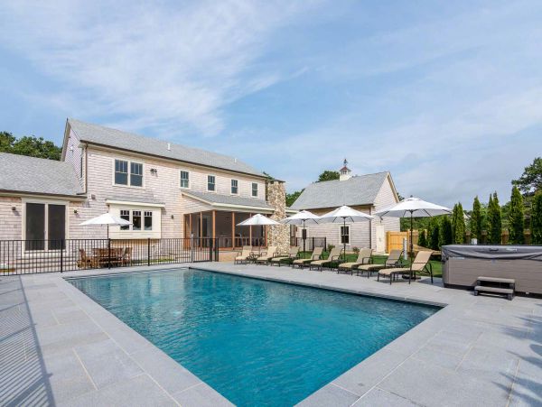 Cape Cod Home 994478