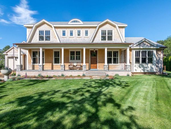 Cape Cod Home 994478