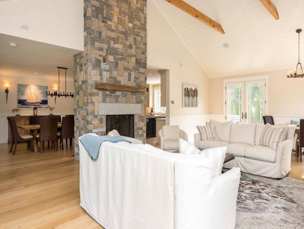 Cape Cod Home 994478