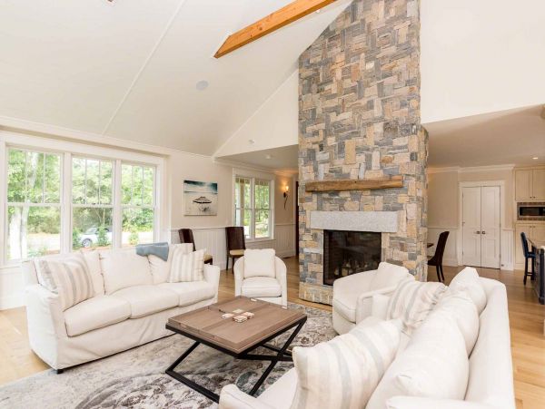 Cape Cod Home 994478