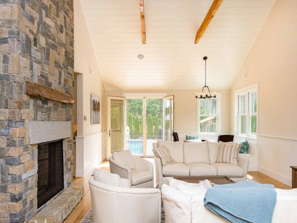 Cape Cod Home 994478