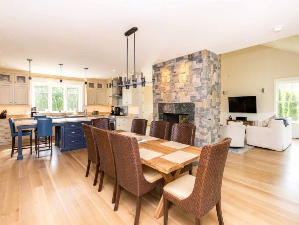 Cape Cod Home 994478