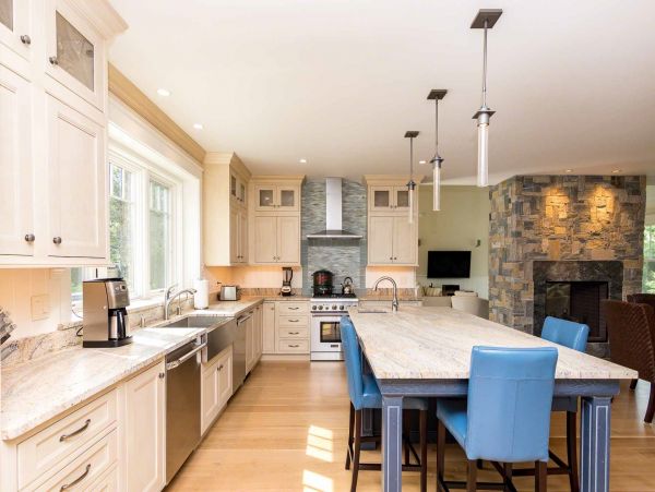 Cape Cod Home 994478