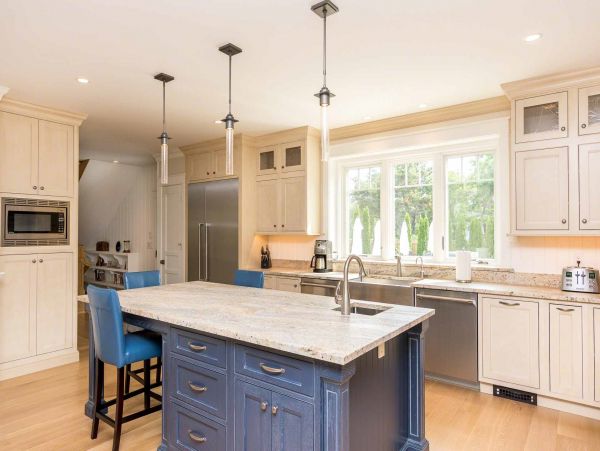 Cape Cod Home 994478