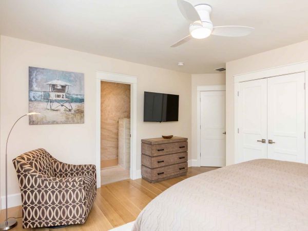 Cape Cod Home 994478
