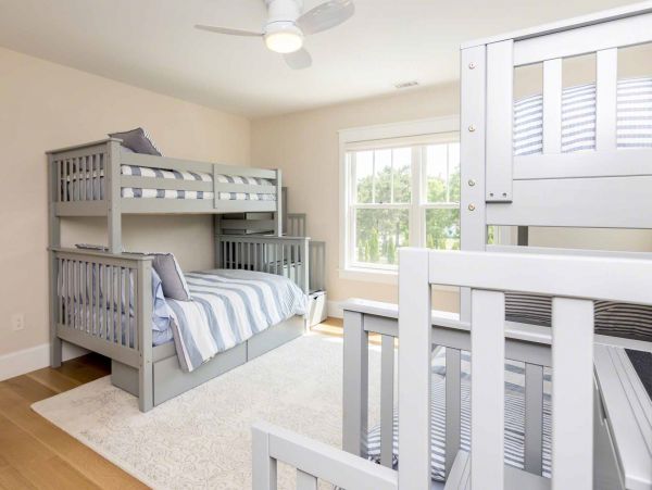 Cape Cod Home 994478