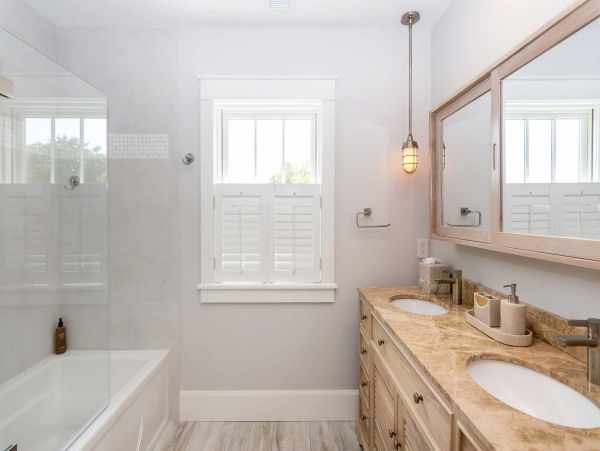Cape Cod Home 994478