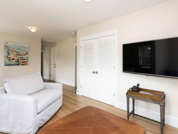 Cape Cod Home 994478