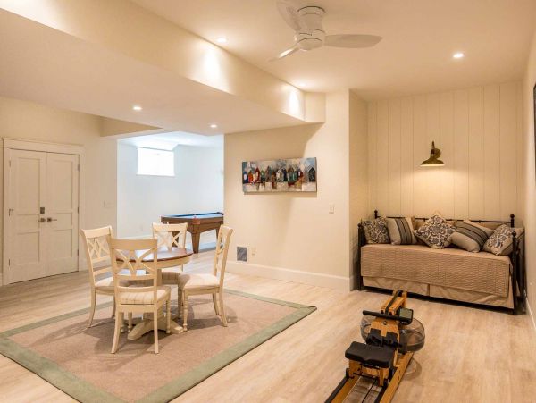 Cape Cod Home 994478