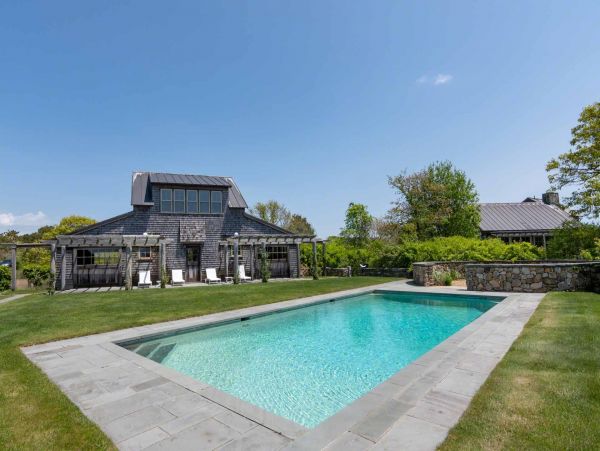 Cape Cod Home 994479