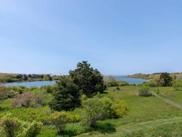 Cape Cod Home 994479