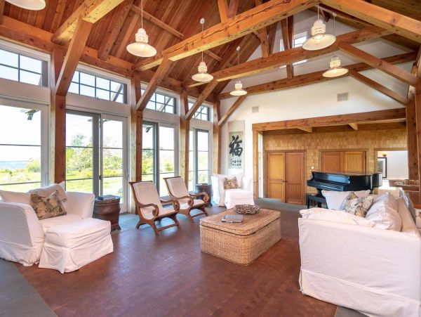 Cape Cod Home 994479