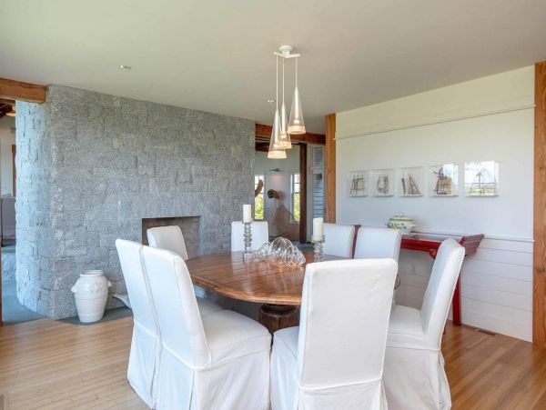 Cape Cod Home 994479