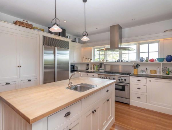 Cape Cod Home 994479