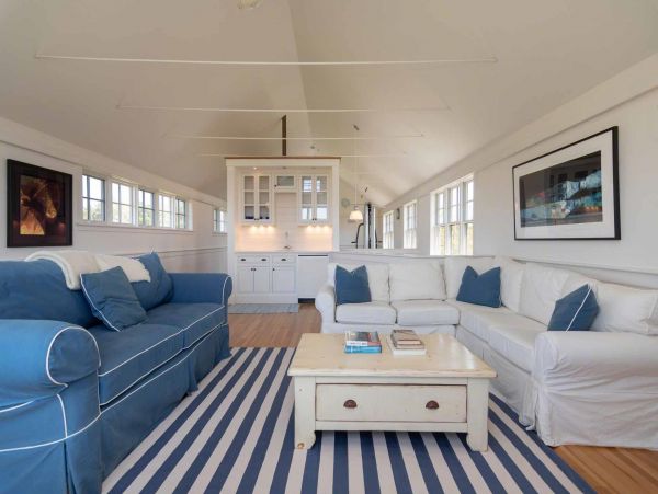 Cape Cod Home 994479