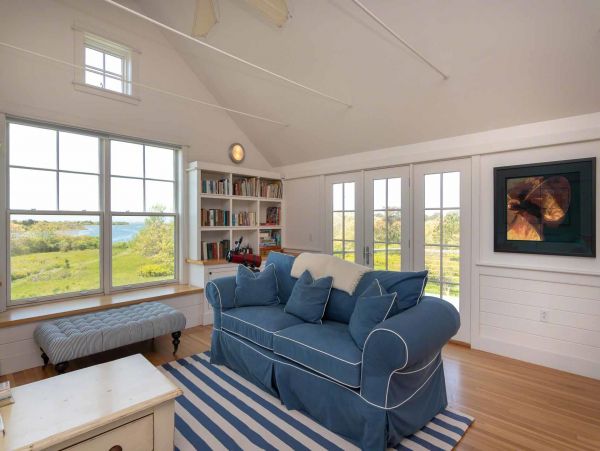 Cape Cod Home 994479