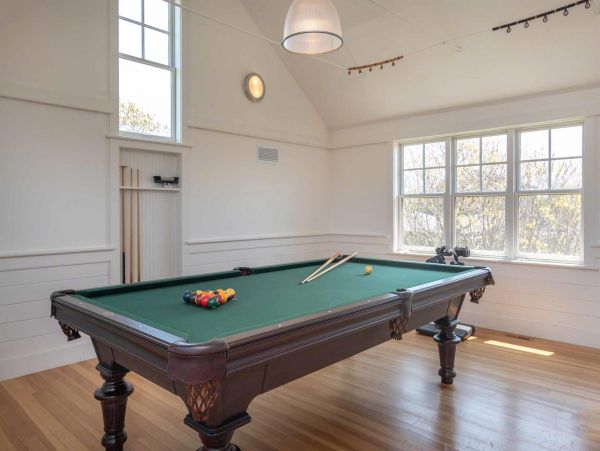Cape Cod Home 994479