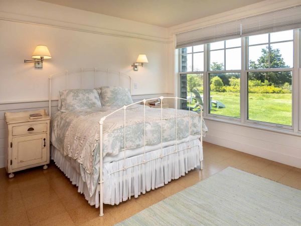 Cape Cod Home 994479