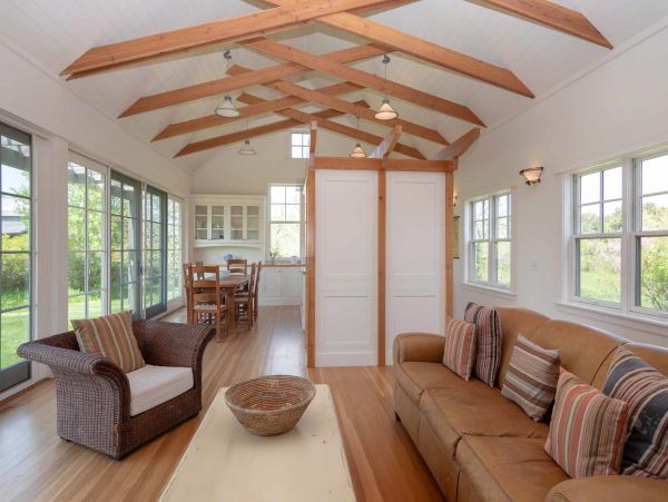 Cape Cod Home 994479