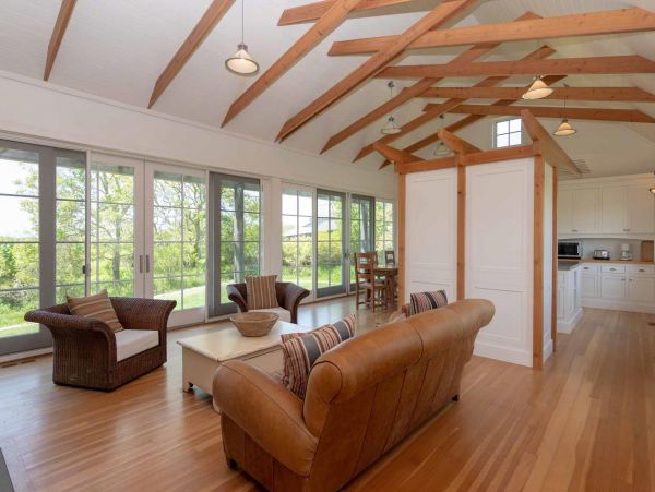 Cape Cod Home 994479