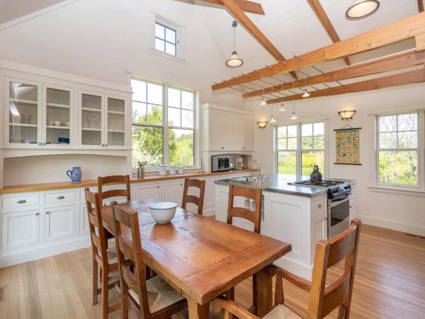 Cape Cod Home 994479