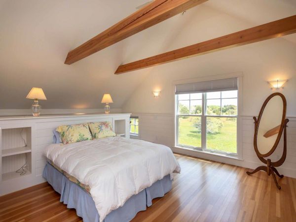 Cape Cod Home 994479