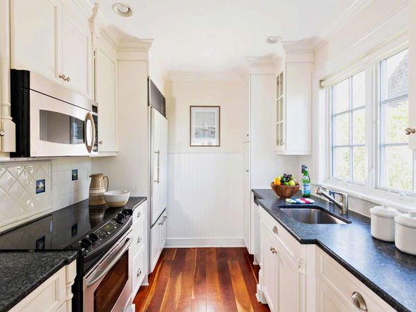 Cape Cod Home 994480