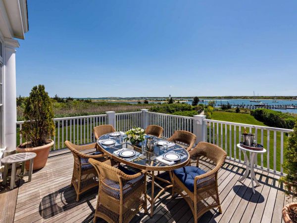 Cape Cod Home 994480