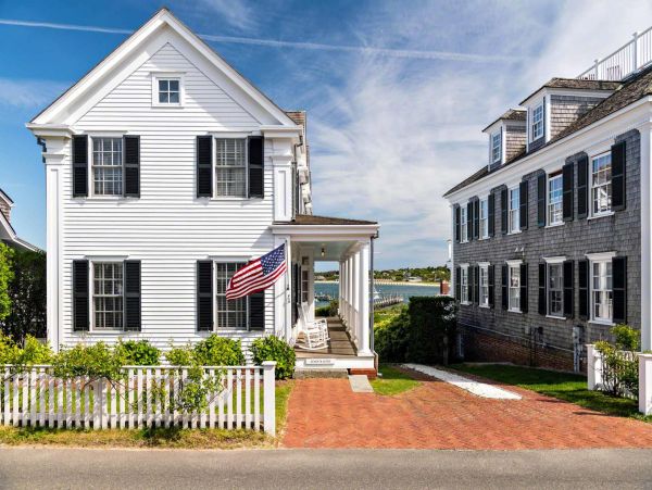 Cape Cod Home 994480