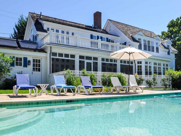 Cape Cod Home 994481