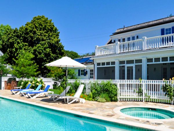 Cape Cod Home 994481