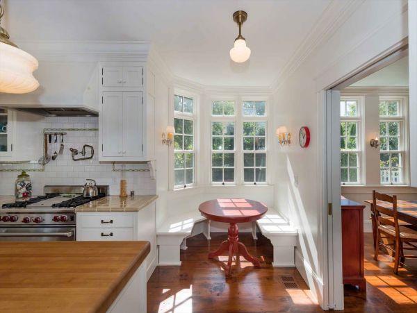 Cape Cod Home 994481