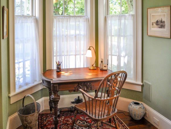 Cape Cod Home 994481