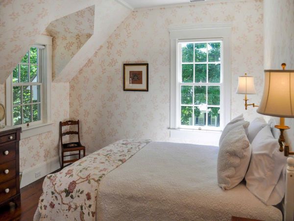 Cape Cod Home 994481