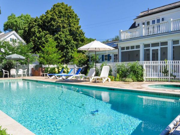 Cape Cod Home 994481