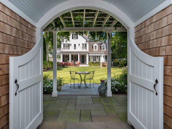 Cape Cod Home 994482