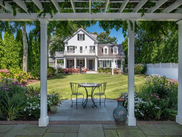 Cape Cod Home 994482