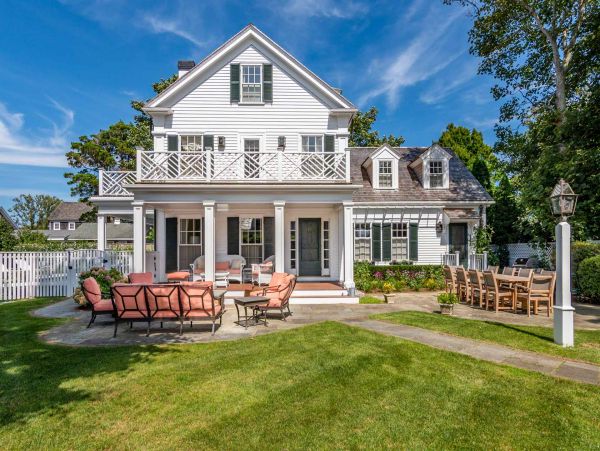 Cape Cod Home 994482