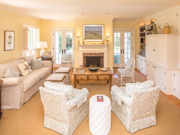Cape Cod Home 994482