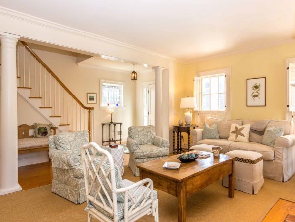 Cape Cod Home 994482
