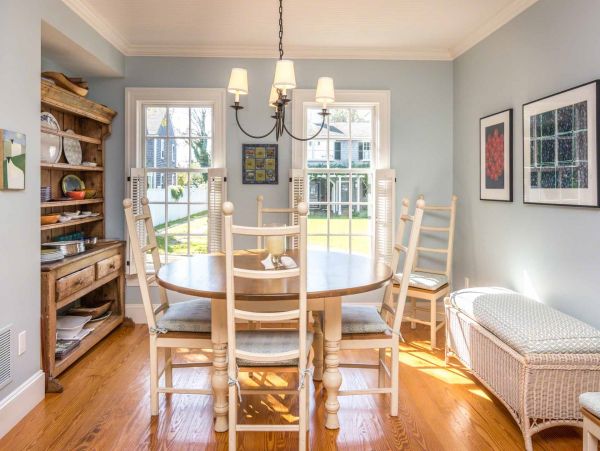 Cape Cod Home 994482