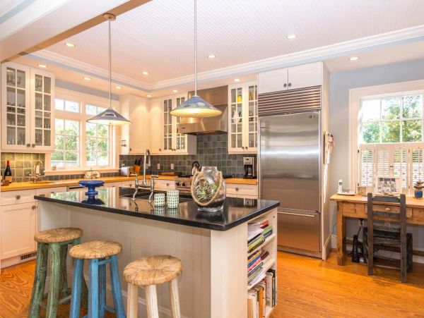 Cape Cod Home 994482