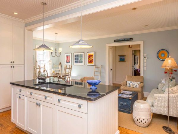 Cape Cod Home 994482