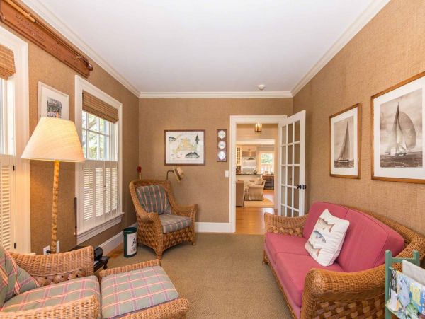 Cape Cod Home 994482