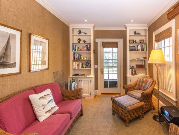 Cape Cod Home 994482