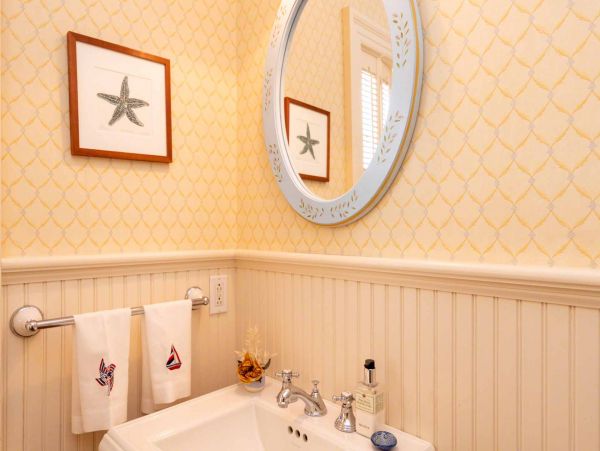 Cape Cod Home 994482
