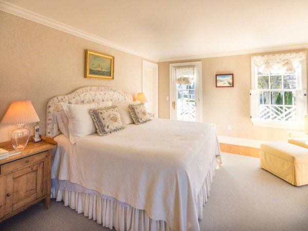 Cape Cod Home 994482