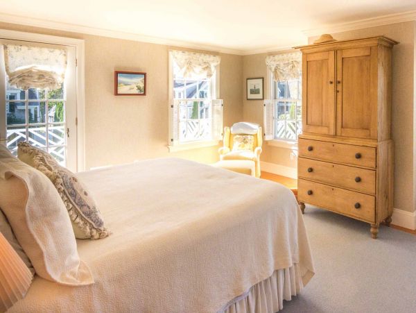Cape Cod Home 994482